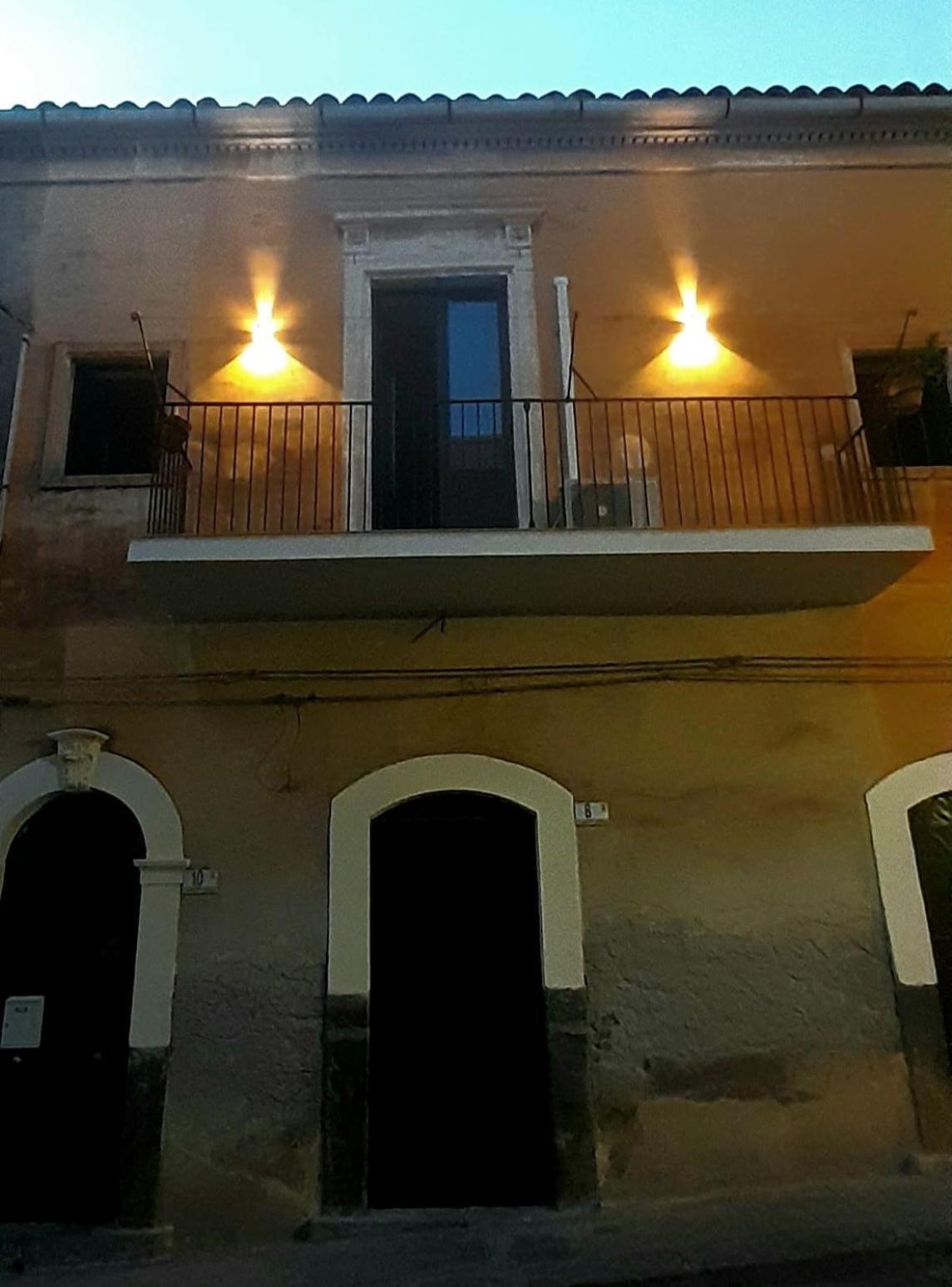 Ferienwohnung Il Palazzo Dei Normanni Motta SantʼAnastasia Exterior foto